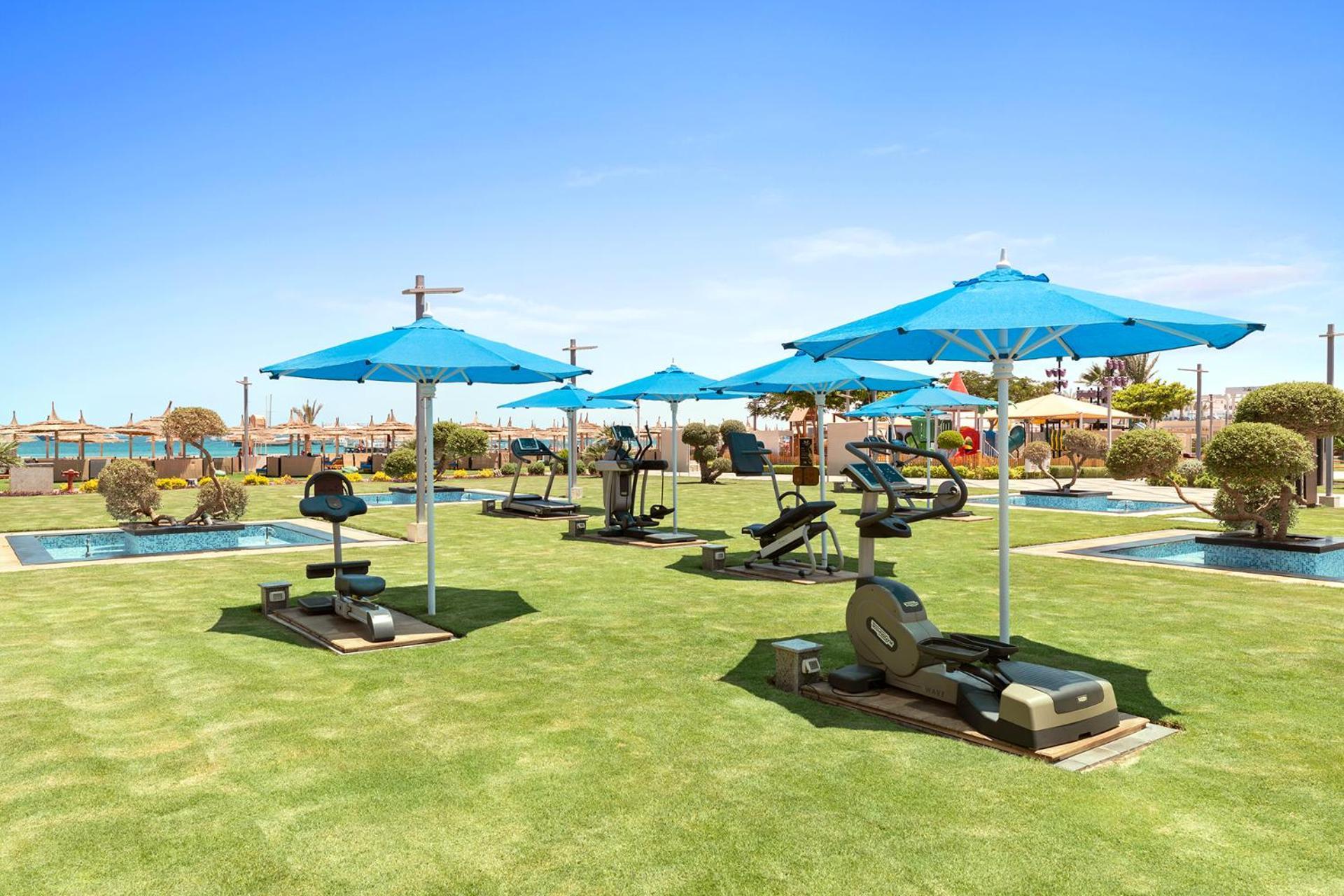 Pickalbatros White Beach Resort - Hurghada Exterior foto Outdoor fitness area